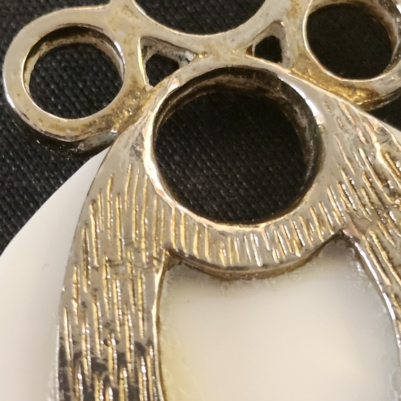 1960s LARGE MODULAR KENNETH JAY LANE CERAMIC WHITE PENDANT AND BEADS - Picture 9 of 16